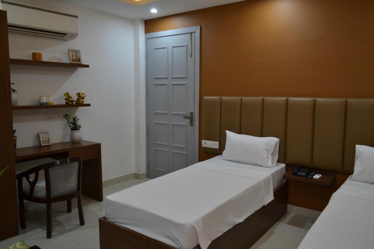 Covie Gurugram 108 Hostel Gurgaon Exterior photo