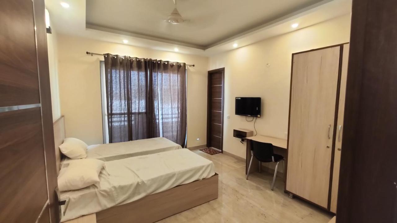 Covie Gurugram 108 Hostel Gurgaon Exterior photo